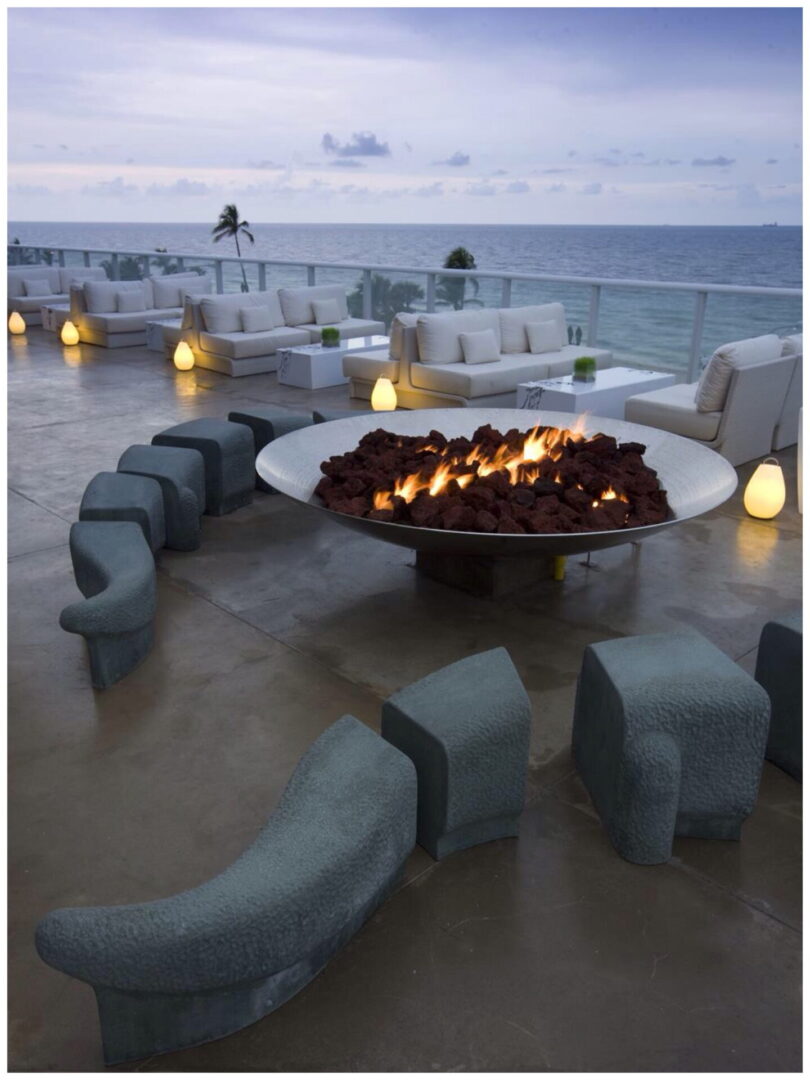 A fire pit on the patio of an outdoor restaurant.
